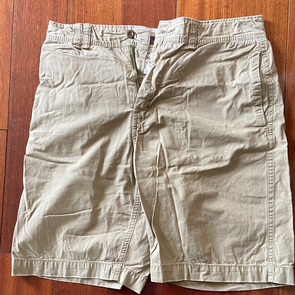 Vintage American Eagle Men's Casual Cargo Shorts in Tan